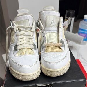 Air Jordan 4 Retro BG in White used needs cleaning selling as is. size 6